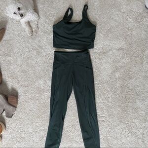 Women's Green Two-Piece active set size medium